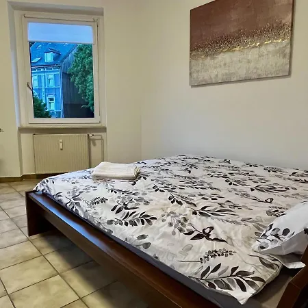 Nostalgie - 3 Zimmer, 5 Betten, 7 Personen, Kontaktloses Einchecken, Netflix ヴッパータール